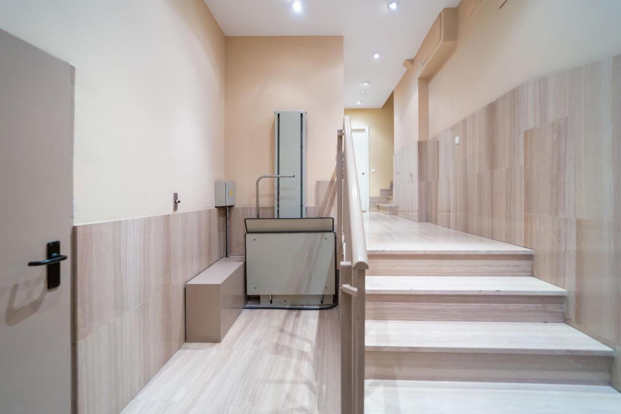 Apartamentos Gran Via Мадрид Экстерьер фото