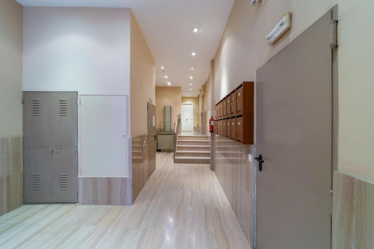 Apartamentos Gran Via Мадрид Экстерьер фото
