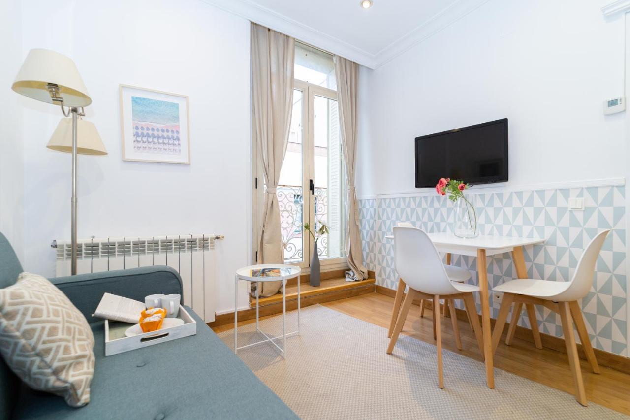 Apartamentos Gran Via Мадрид Экстерьер фото