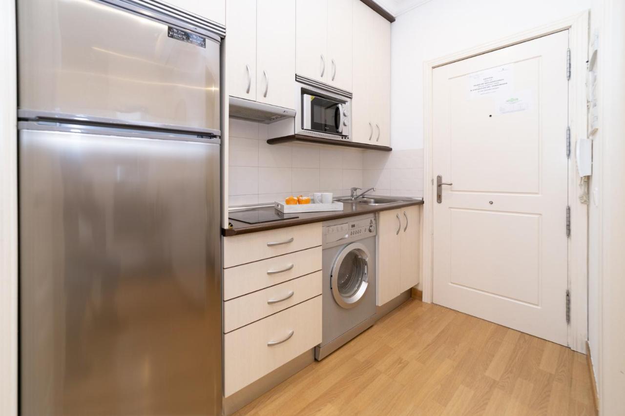 Apartamentos Gran Via Мадрид Экстерьер фото